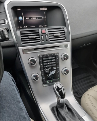 Volvo XC 60 cena 103900 przebieg: 132000, rok produkcji 2017 z Kraków małe 172
